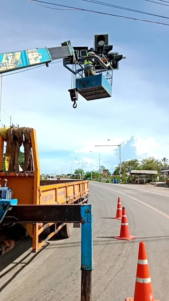 รถเฮี๊ยบกระเช้า รับจ้าง